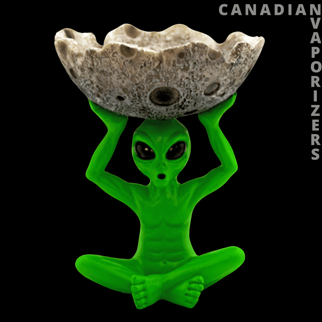 5.5" Alien Holding Moon Ashtray - Canadian Vaporizers